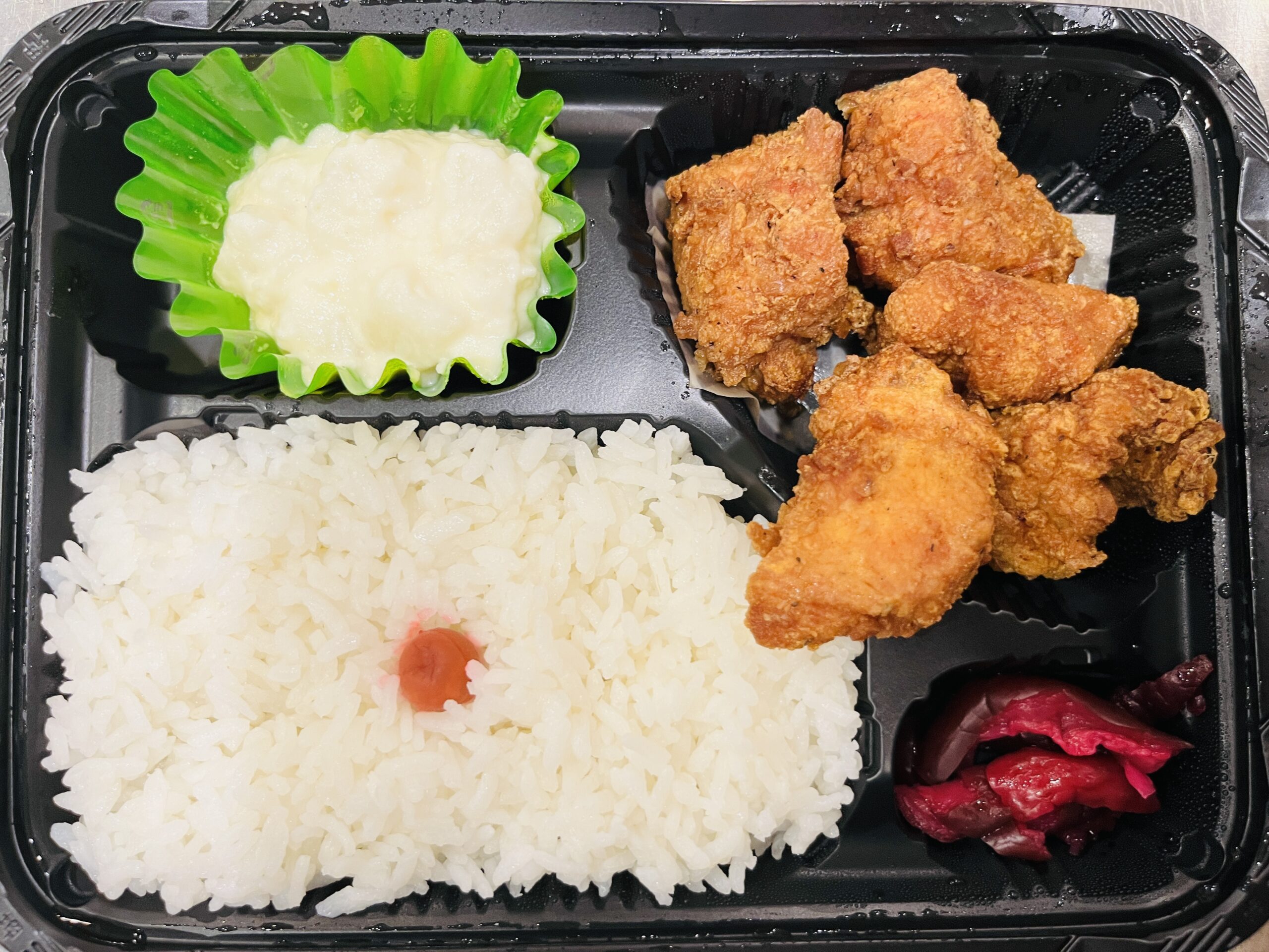 唐揚弁当の参考写真