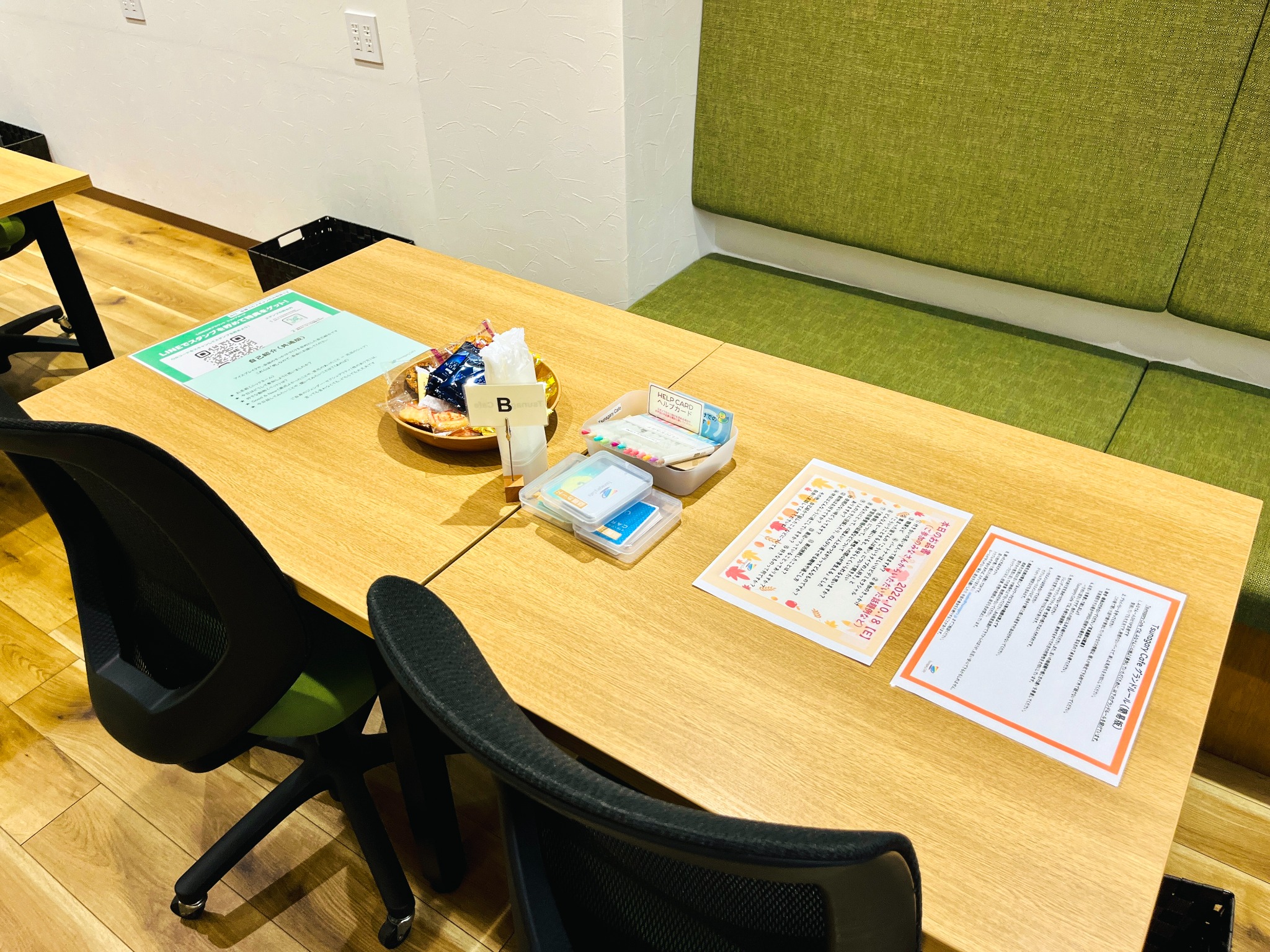 10月18日 for everyone テーブルに用意したお菓子と資料